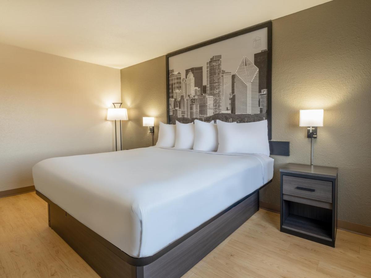 Super 8 By Wyndham Clinton Hotell Exteriör bild