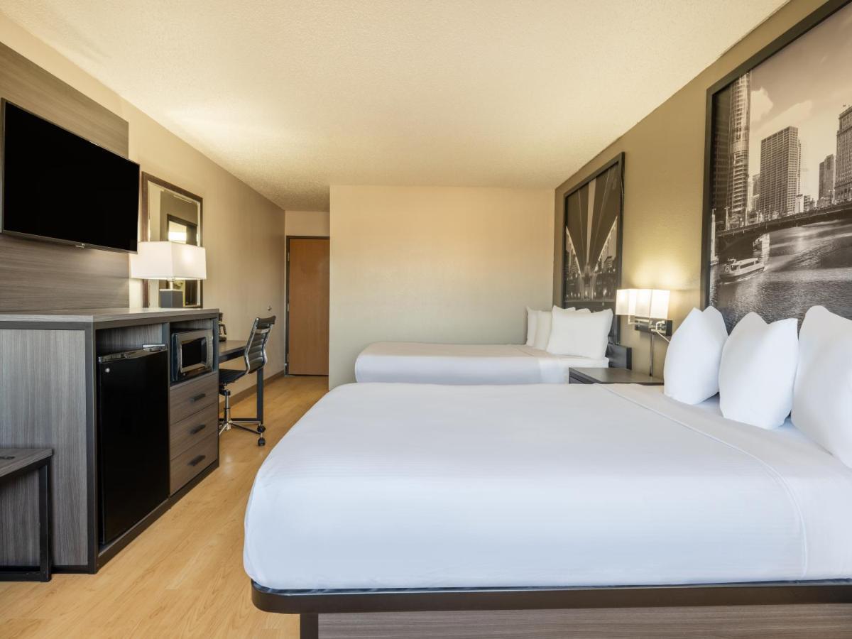 Super 8 By Wyndham Clinton Hotell Exteriör bild